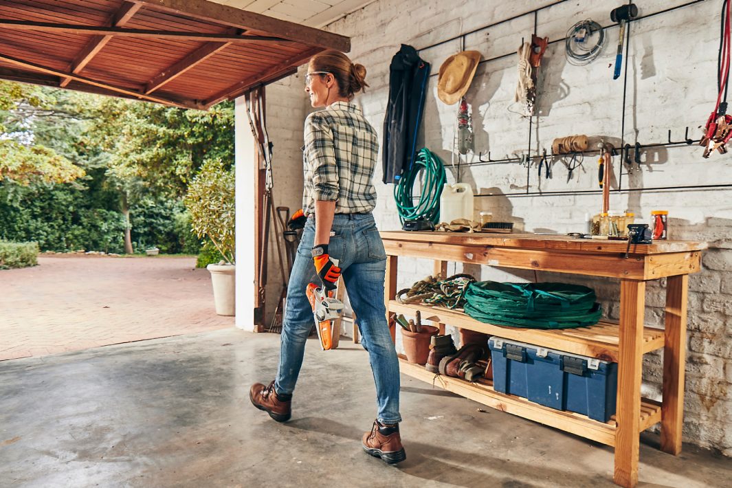 STIHL® – GTA 26 Handheld Pruner | 10.8V Battery‑Powered | Battery and Charger Included