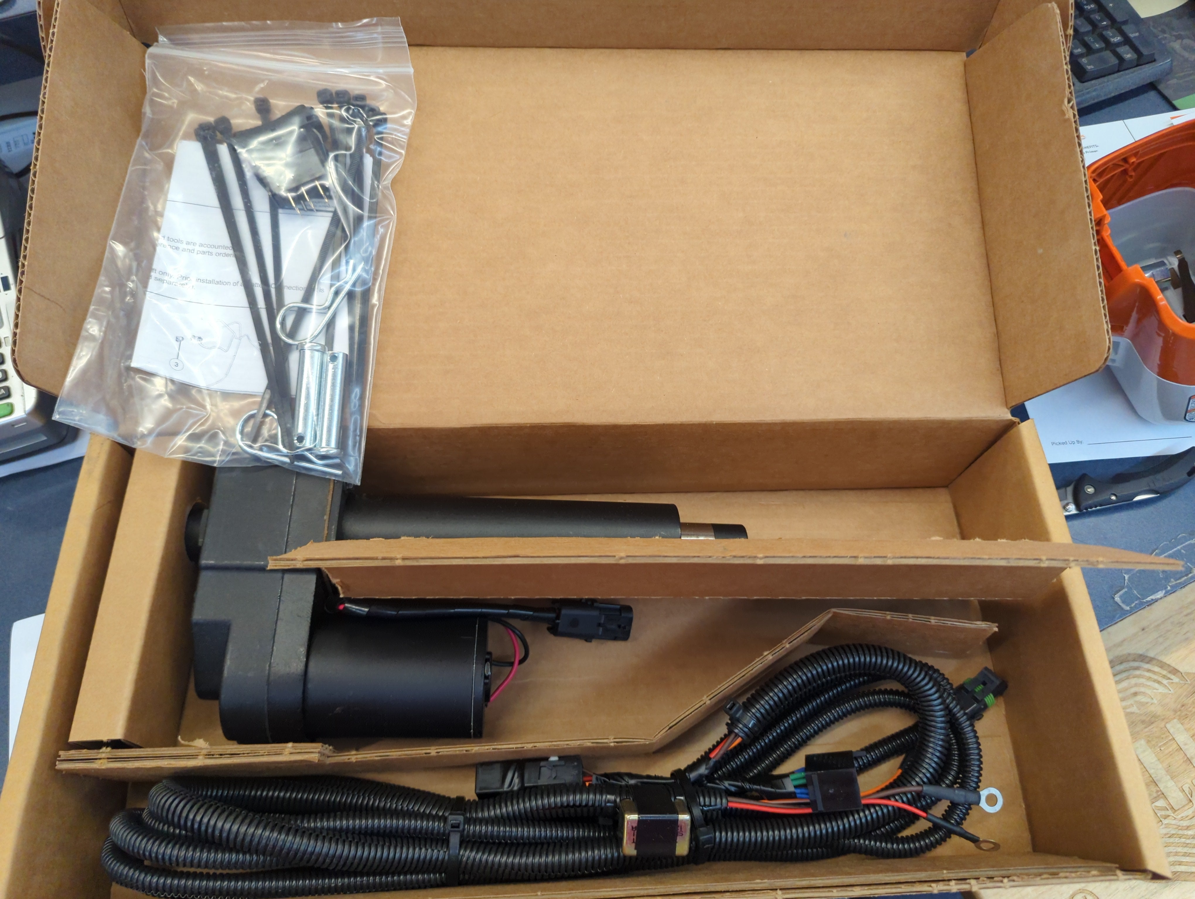 Ranger 1000/570 Electronic Cargo Box Lift 2882291
